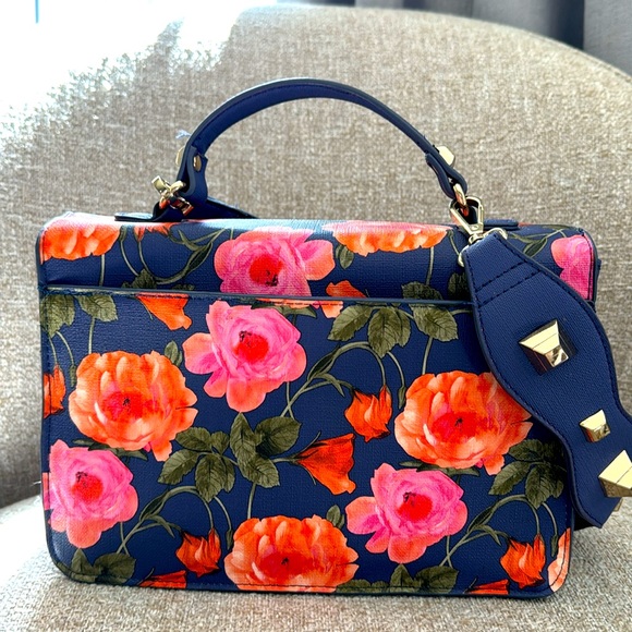 Flowered stud bag - Picture 4 of 4